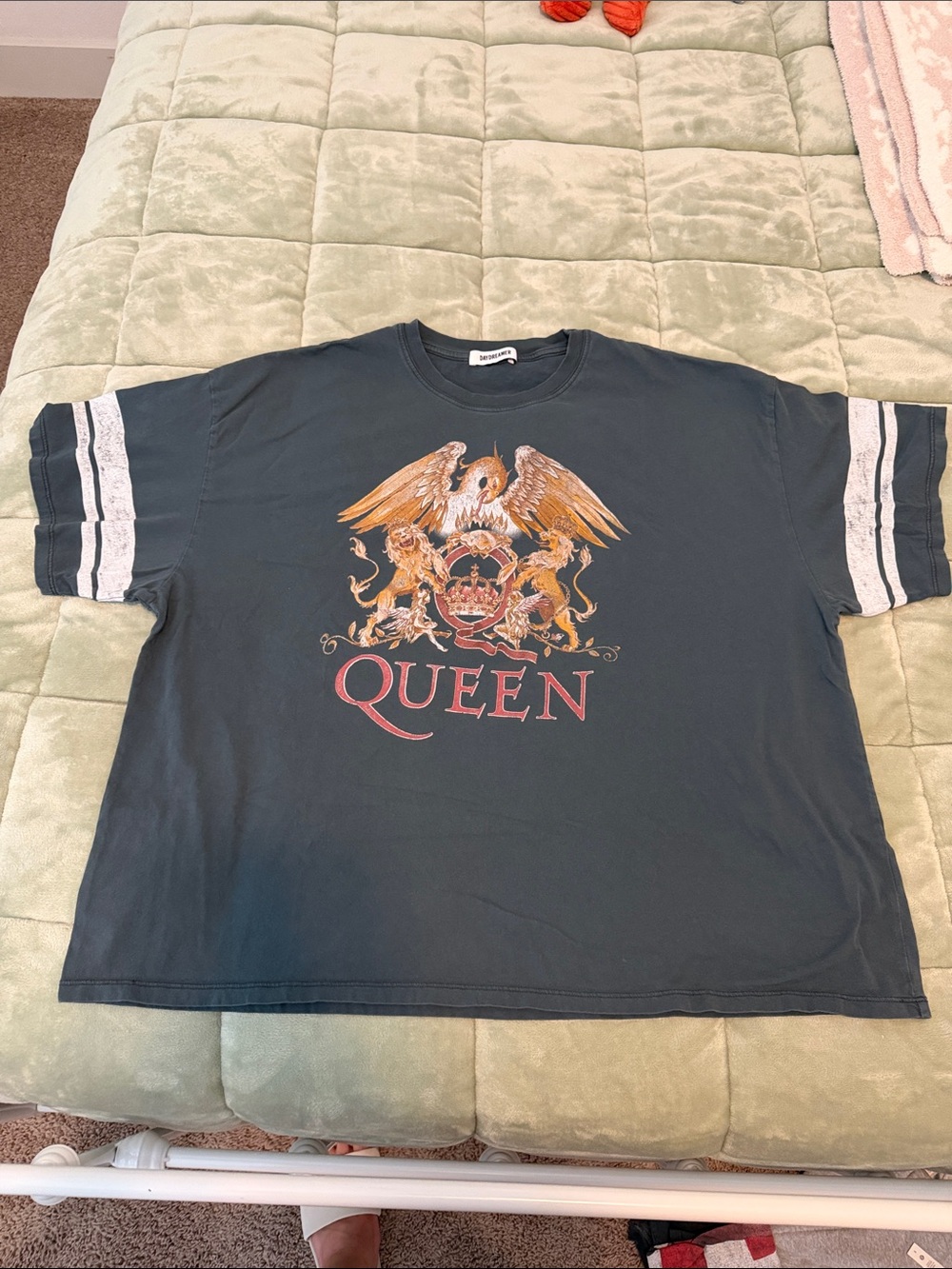 Daydreamer OS Graphic Tee Queen